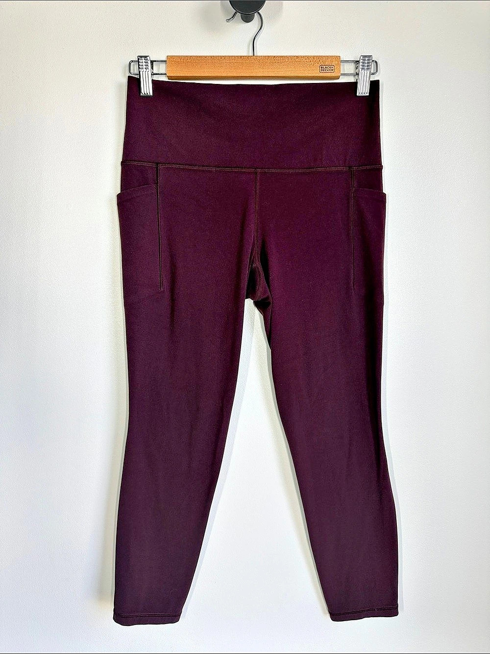 Athleta Salutation Stash 7/8 Tight Burgundy Size M